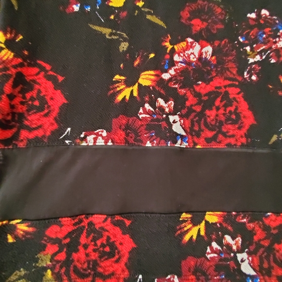 Sleeveless floral bodycon dress - Picture 3 of 5